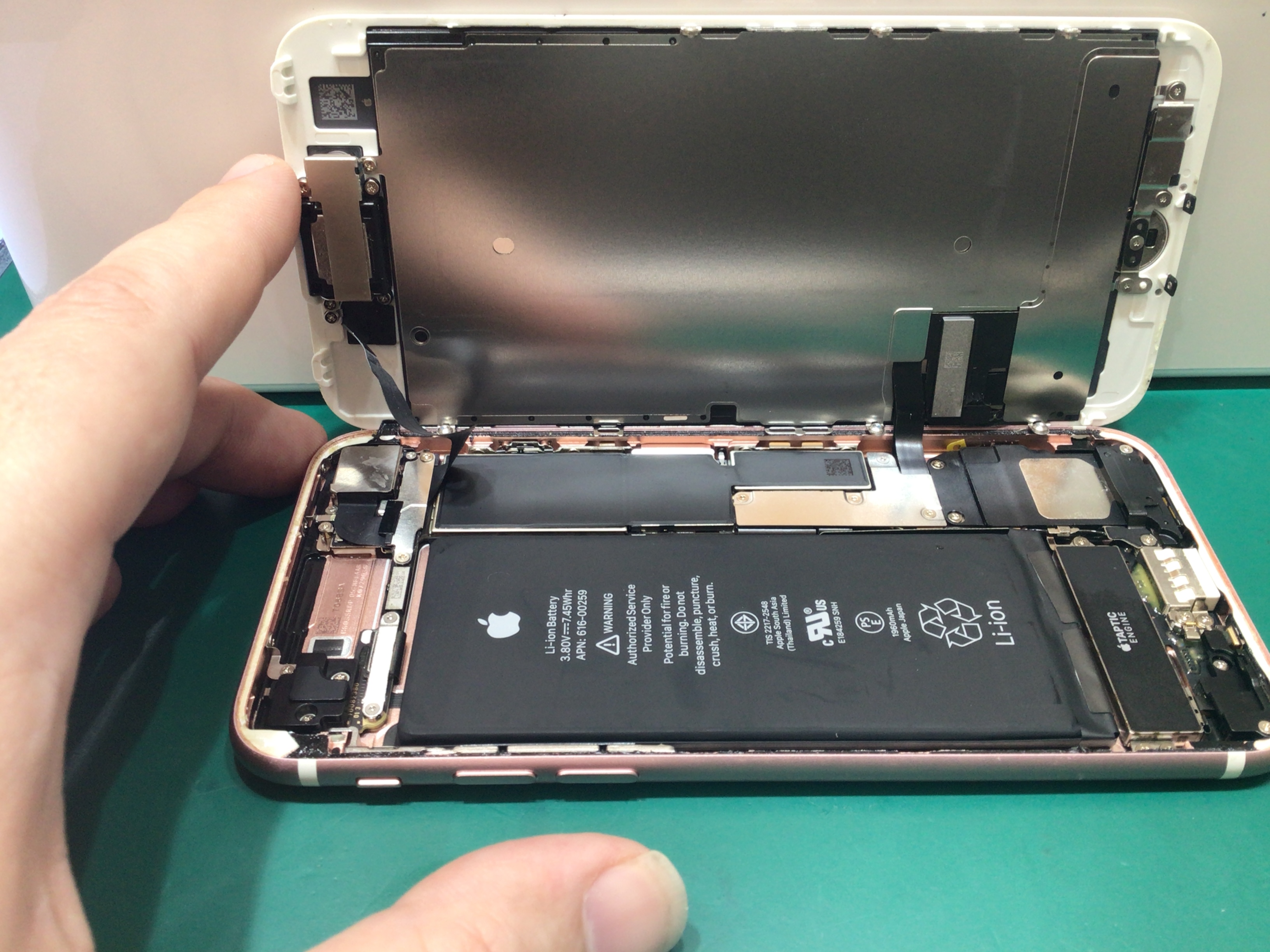 iPhone7のバッテリー交換は、データそのまま・即日修理のスマホ修理工房　町田店へ！